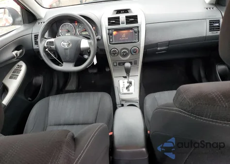 2013 Toyota Corolla Base z USA, uszkodzony, nr VIN 2T1BU4EE1DC044481